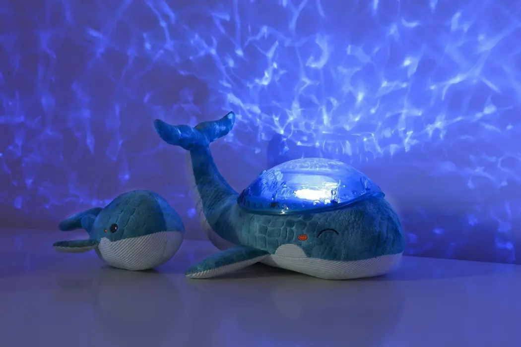 Projektor w kształcie wieloryba – kojąca zabawka, która pozwala dziecku wyciszyć się po dniu pełnym wrażeń