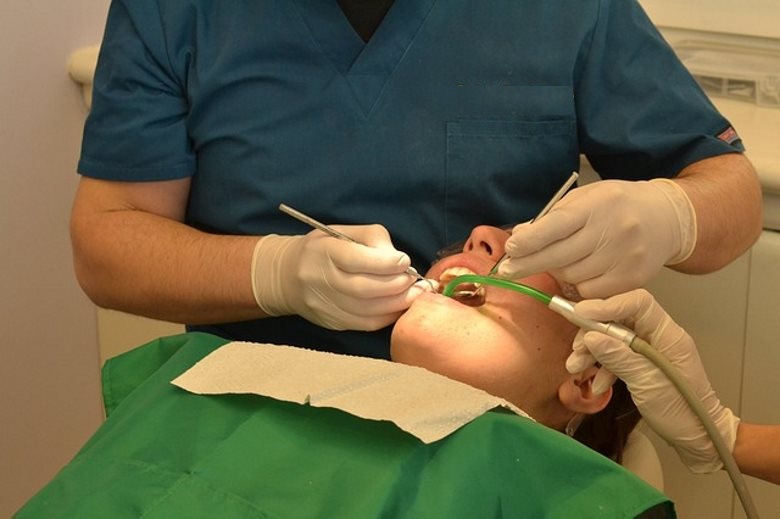 Dobry ortodonta – jaki aparat może Ci polecić?