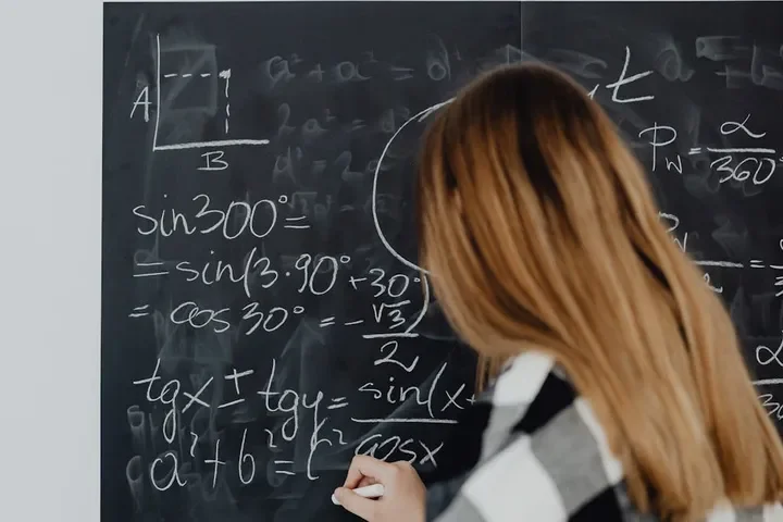 Matematyka rozszerzona – czy na pewno jej potrzebuję?