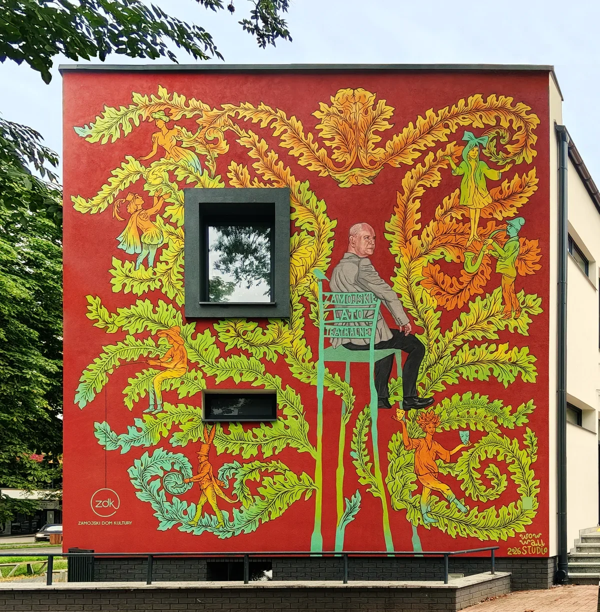Jan Machulski na fasadzie Zamojskiego Domu Kultury. Powstał nowy mural