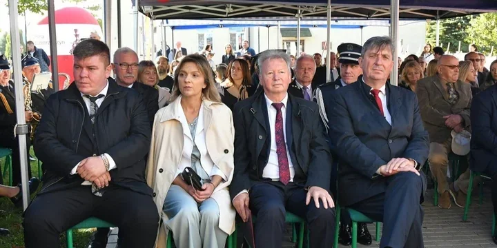 Szkoła w Wielączy ma nowe imię. Upamiętnia dzieci, którym odebrano dzieciństwo