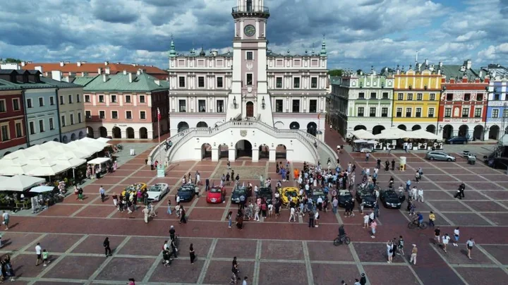 11 kabrioletów na Rynku Wielkim. Rajd wsparł Franka