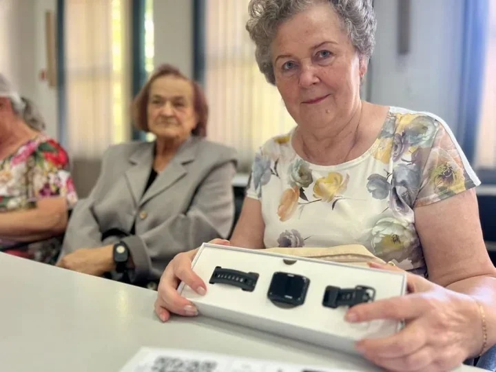 258 opasek bezpieczeństwa dla seniorów w Zamościu. Jest przycisk SOS