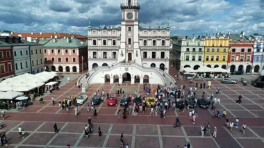11 kabrioletów na Rynku Wielkim. Rajd wsparł Franka