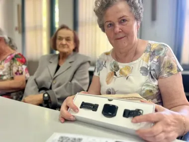 258 opasek bezpieczeństwa dla seniorów w Zamościu. Jest przycisk SOS