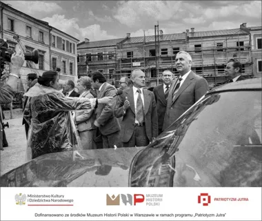 Stare albumy mogą domknąć historię zamojskiej Starówki z lat 70.