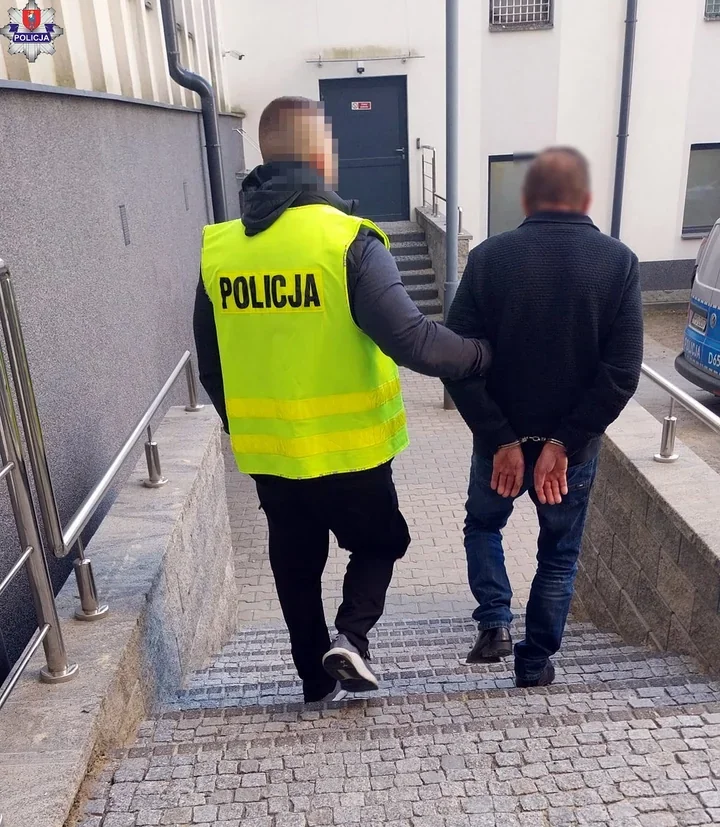 Siekiera, promile i dożywotni zakaz - 59-latek trafił do aresztu