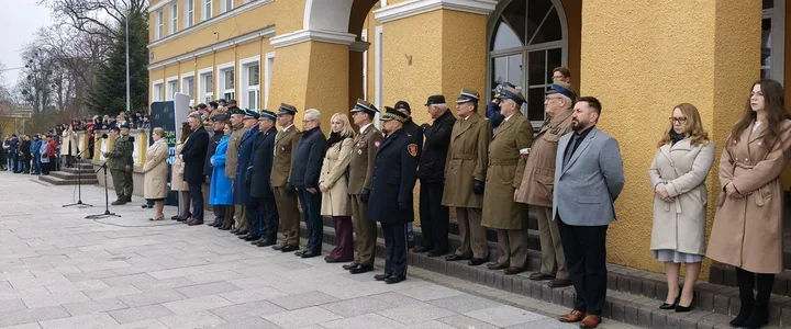 Na placu Piłsudskiego padło ślubowanie - dla tych uczniów to pierwszy krok do munduru