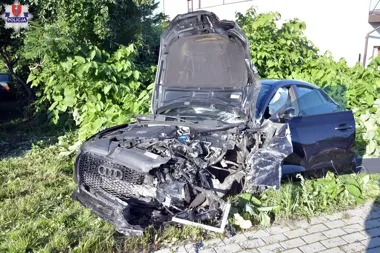 Kierowca audi zderzył się z ciężarówką na DK17. Miał ponad 2 promile
