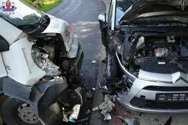 Kierowca busa zjechał na przeciwny pas w Skierbieszowie. Pasażerka trafiła do szpitala