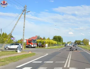 Skręt Seata zakończył się zderzeniem z Hondą. Motocyklista trafił do szpitala