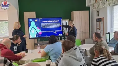 Policjantki w Zamościu ostrzegały przed narkotykami i dopalaczami