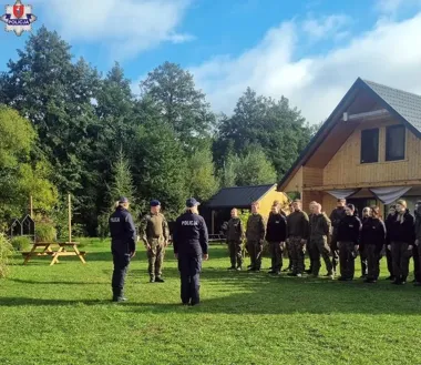 Policyjna musztra i sytuacje zagrożenia. Uczniowie ćwiczyli w Zwierzyńcu