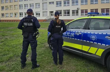 Od rana policja kontrolowała szkoły w Zamościu. Sprawdzała sygnały o zagrożeniach