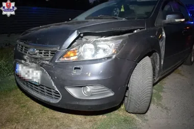Ponad 3 promile za kierownicą - ford uderzył w dwa auta w Żdanowie
