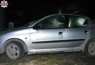 62-latka prowadziła z ponad 2 promilami - peugeot niemal uderzył w drzwi sklepu