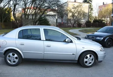 Świadek odebrał kluczyki pijanemu kierującemu - w aucie było kilkuletnie dziecko