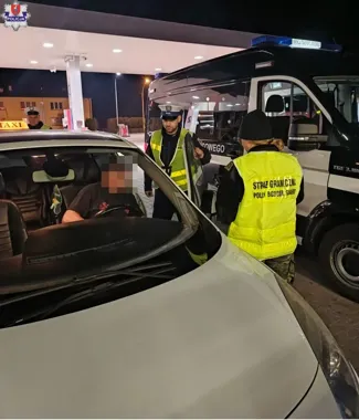 Nocna kontrola taxi w Zamościu - jeden kierowca nie miał ważnych badań