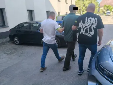 Setki paczek z narkotykami i 400 tys. zł - zamojscy kryminalni trafili w potężny proceder
