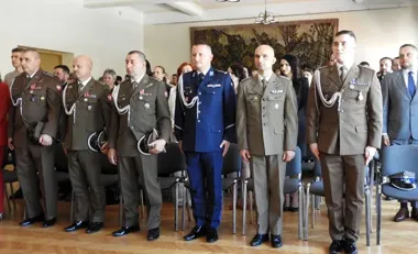 Mundur już na wyciągnięcie ręki - w Zamościu maturzyści dostali wyróżnienia