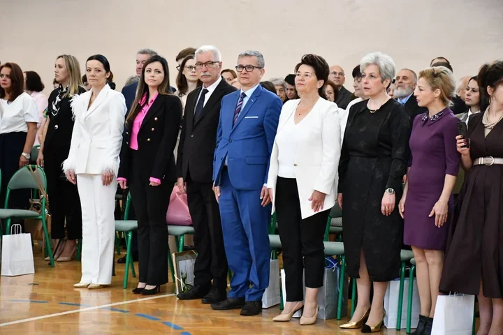 Lekcja pamięci i dumy. Szkoła w Szczebrzeszynie ma już 40 lat
