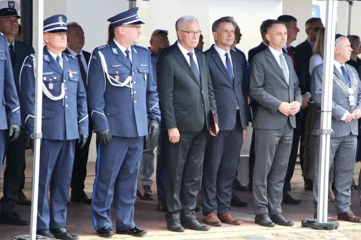 Policyjne awanse i odznaczenia w Zamościu. Uroczystość pełna wzruszeń