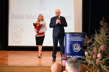 Stypendia, ślubowanie i nowa biblioteka. Tak świętowano w powiatowych placówkach