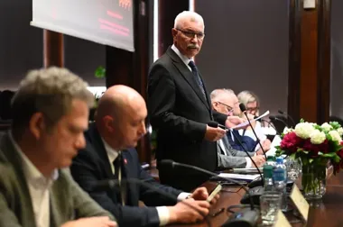 Szpitale powiatowe pod presją. Zamojski starosta prowadził obrady