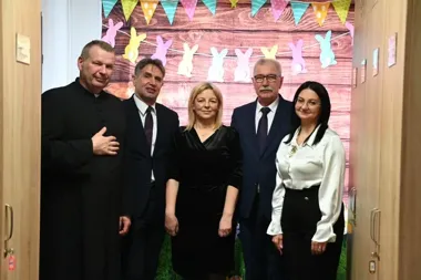 Wielkanocny stół w Krasnobrodzie połączył podopiecznych, pracowników i samorządowców