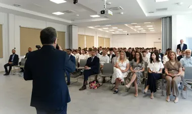 Ostatni dzwonek w powiecie. Uczniowie odebrali świadectwa i nagrody