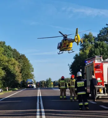 Strażak z Zamościa ruszył do rannych na DK17. Jedna osoba była zakleszczona